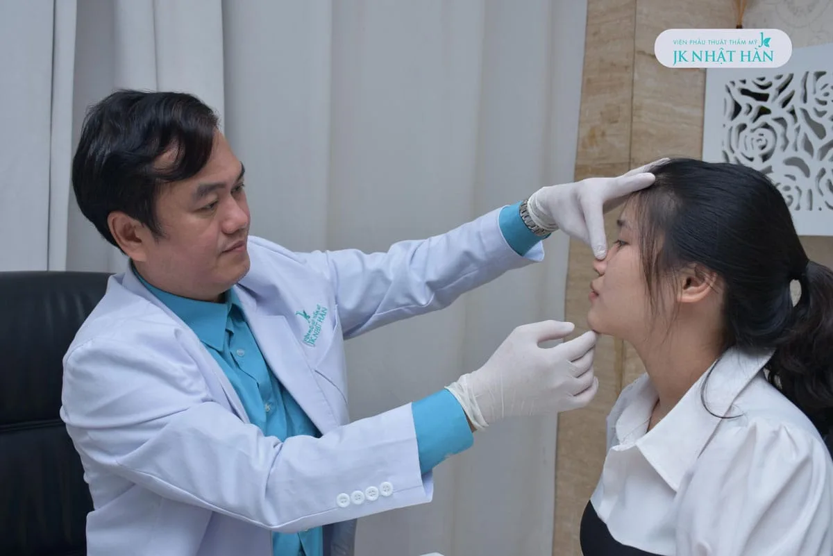 Tư vấn và thăm khám