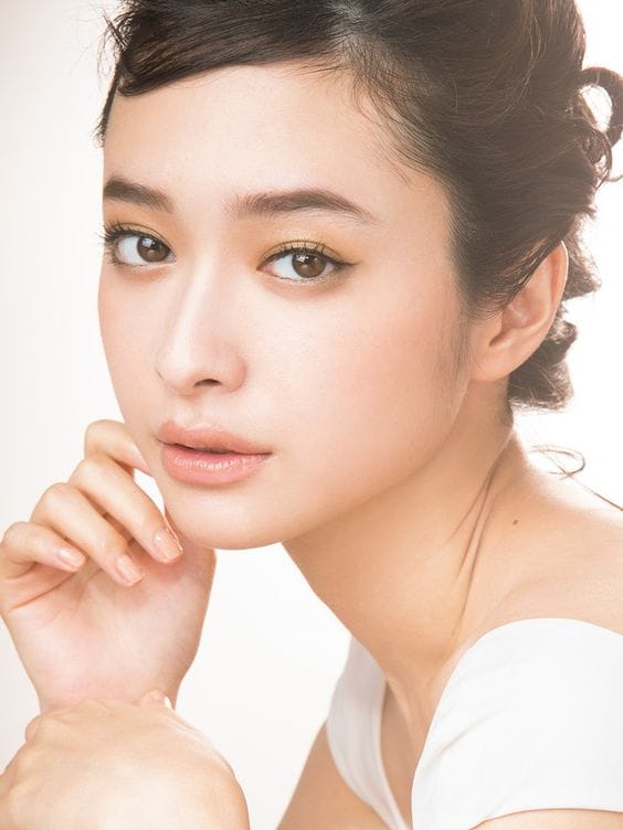 Treo-cung-chan-may-1-lan-tre-hon-10-tuoi