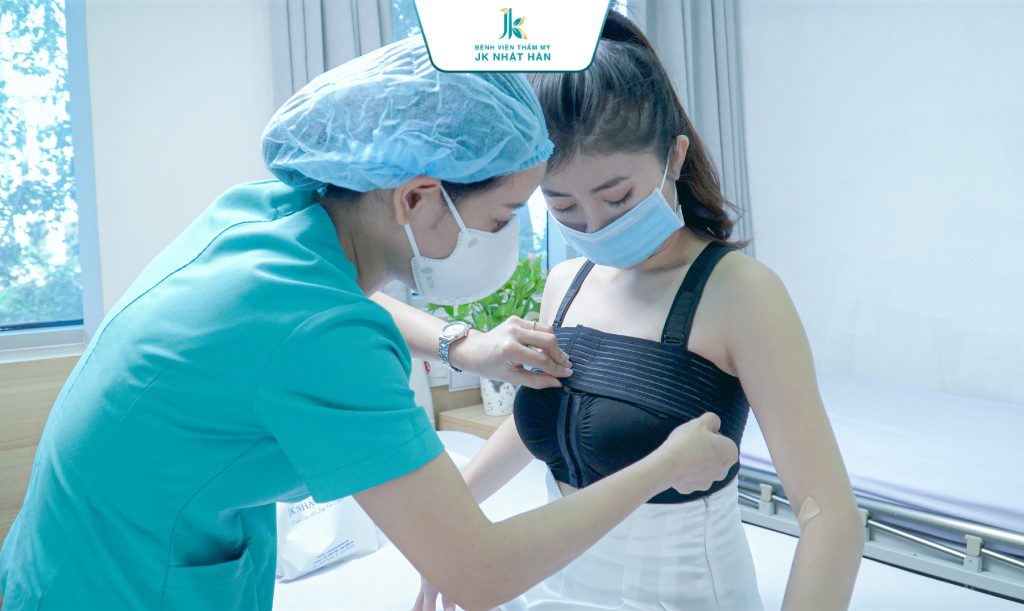 Các yếu tố ảnh hưởng đến độ bền dáng ngực sau khi treo ngực sa trễ nội soi