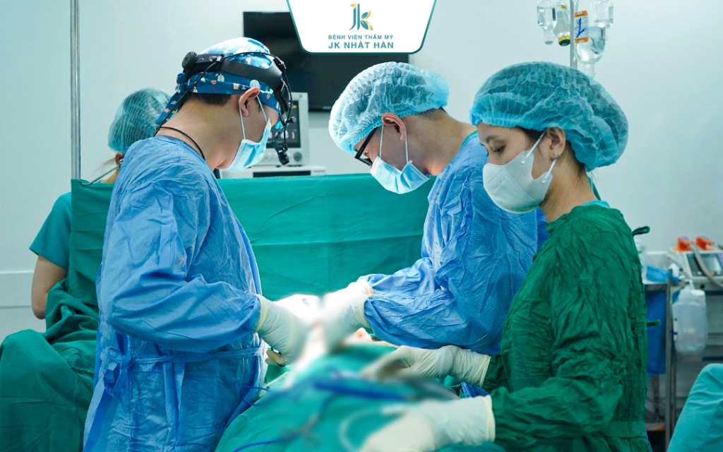 Các yếu tố ảnh hưởng đến độ bền dáng ngực sau khi treo ngực sa trễ nội soi